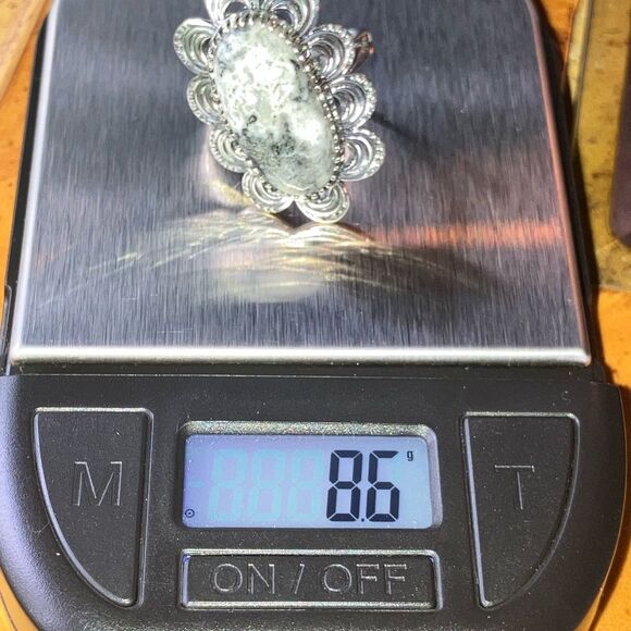 Genuine White Buffalo Sterling Silver Ring Size 7 - Picture 9 of 9